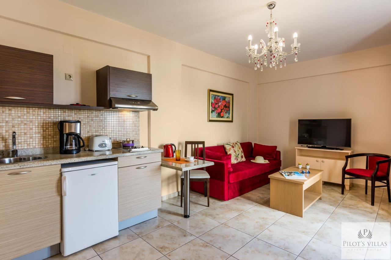 Pilot'S Villas Luxury Suites 헐소니소스 외부 사진
