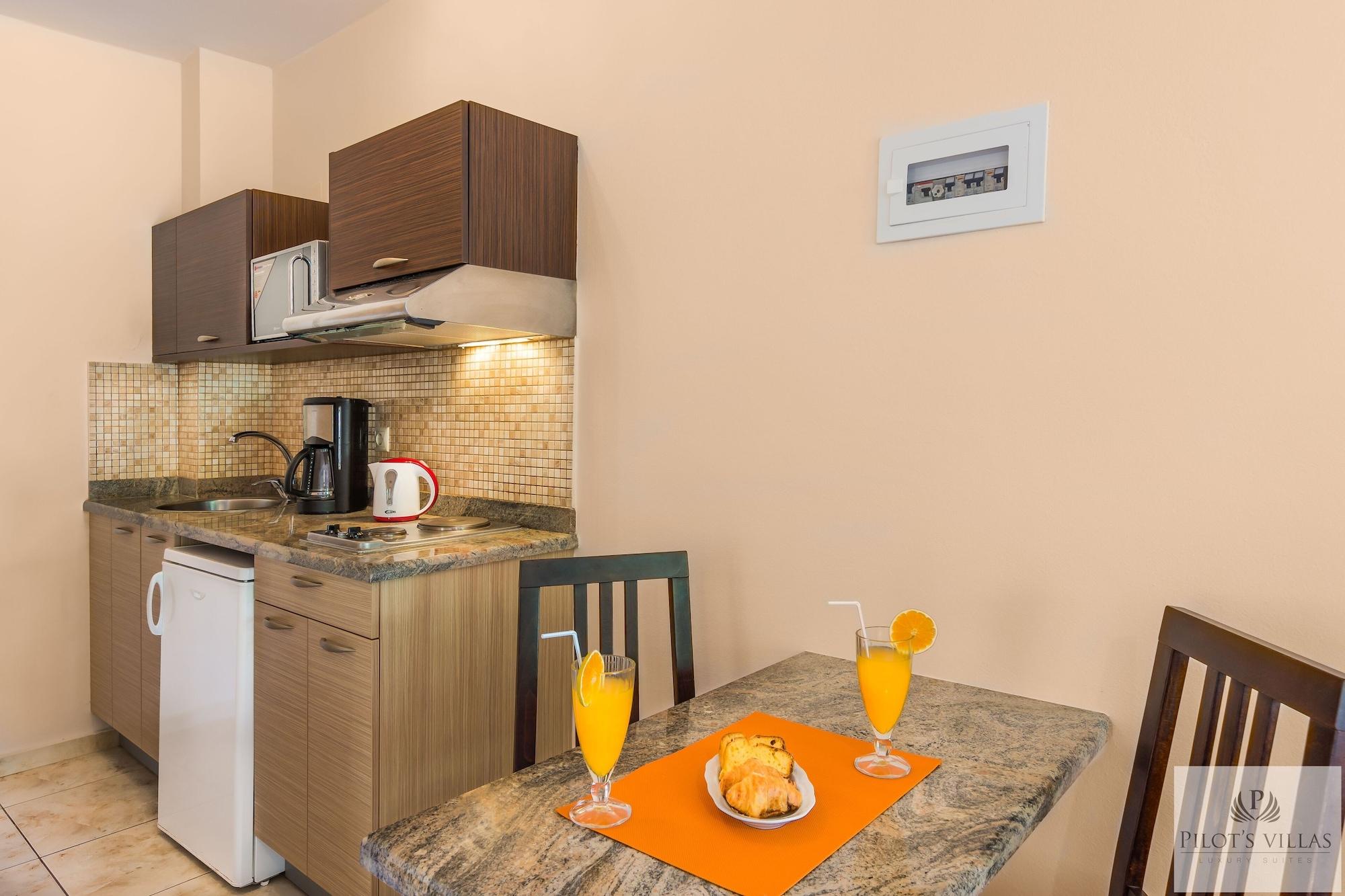 Pilot'S Villas Luxury Suites 헐소니소스 외부 사진