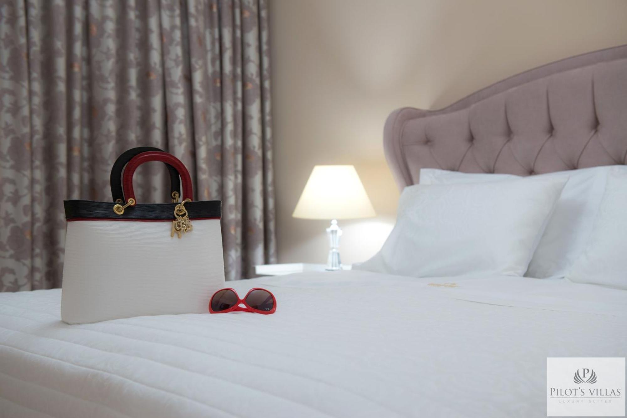 Pilot'S Villas Luxury Suites 헐소니소스 객실 사진